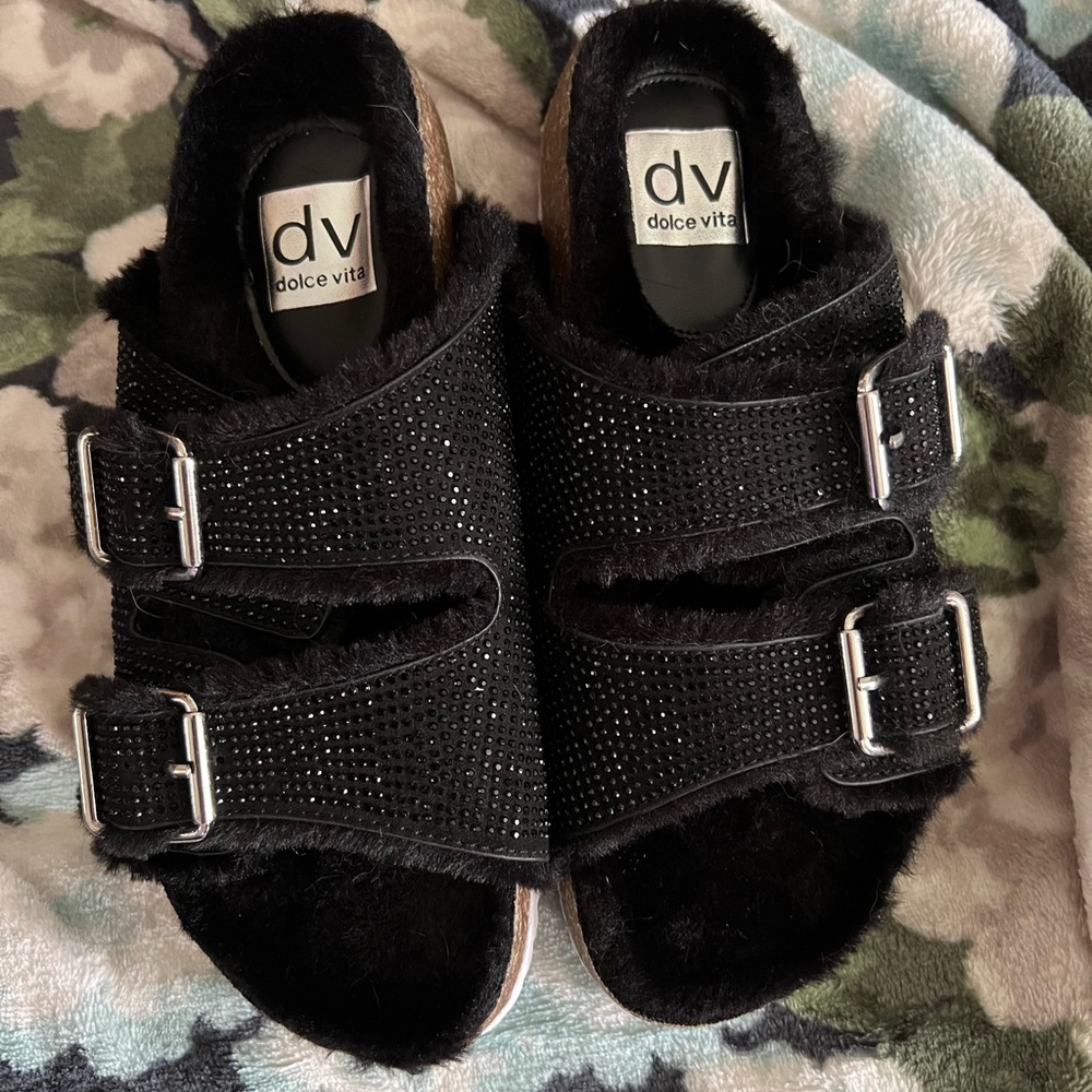Furry sandal